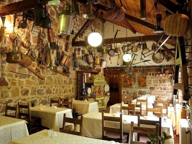 Le Paris Menton logis-hotel-le-dahu-restaurant-parigny-123329.jpeg